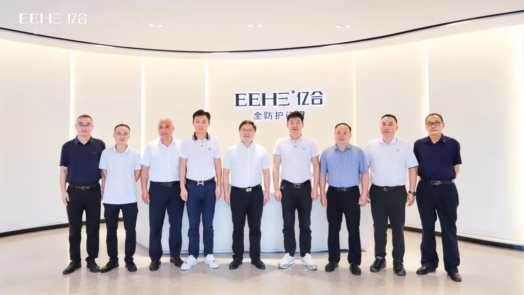 凱里市市委副書記、市長楊波一行蒞臨億合門窗指導工作 凱里市市委副書記、市長楊波一行蒞臨億合門窗指導工作