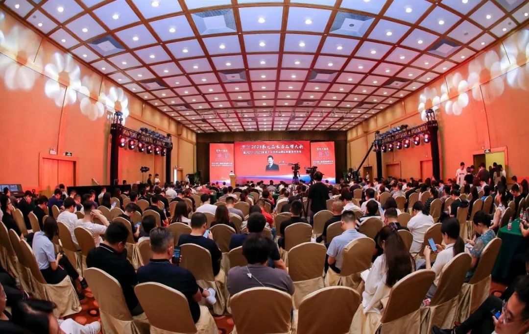 喜訊!億合門窗榮獲“十大門窗優選品牌”稱號 喜訊!億合門窗榮獲“十大門窗優選品牌”稱號