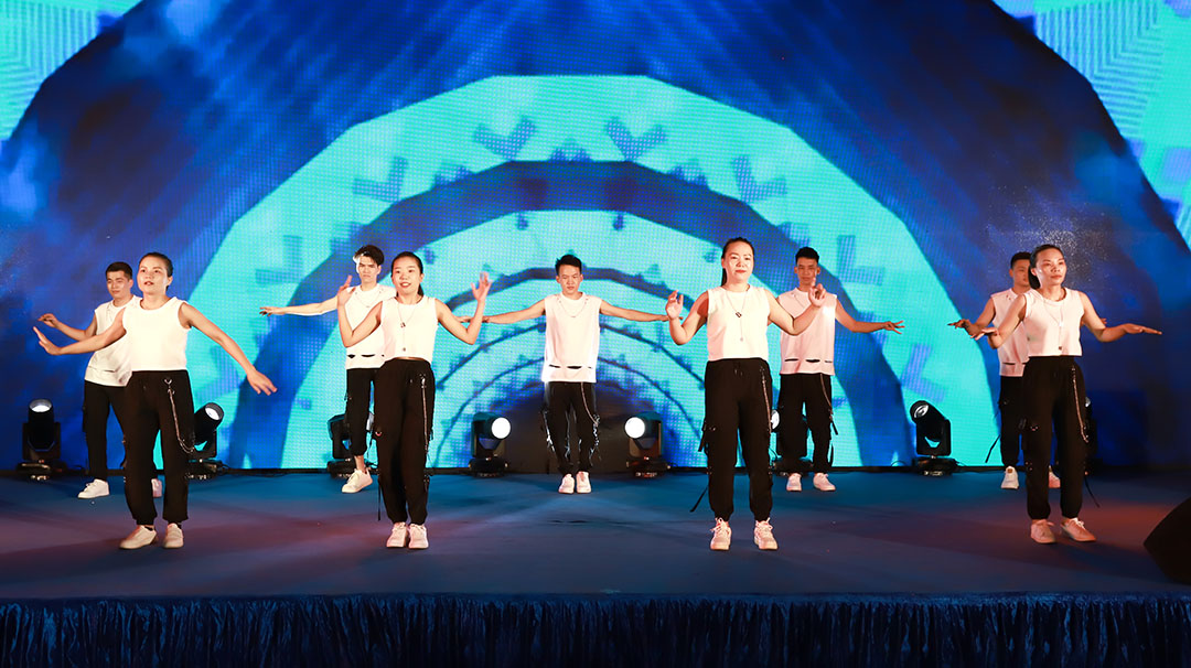 億合門窗第五屆狂歡啤酒節“冰”力全開