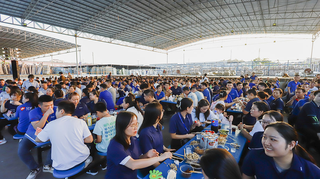 億合門窗第五屆狂歡啤酒節“冰”力全開