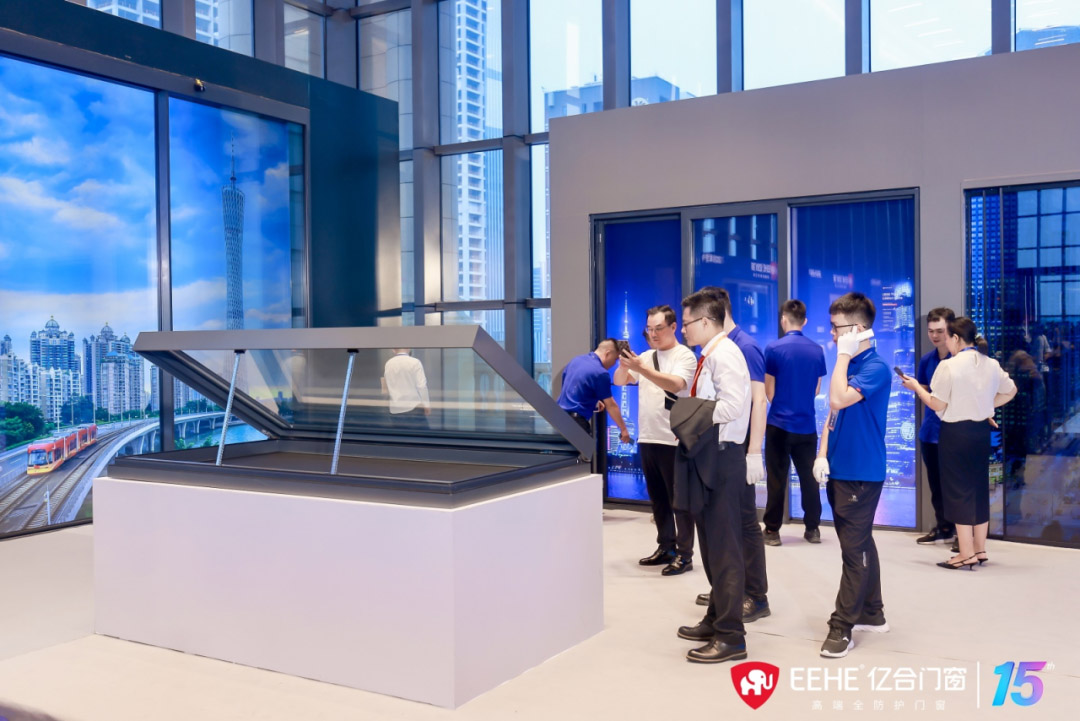 億合門窗實用之王——新電動天窗 億合門窗實用之王——新電動天窗