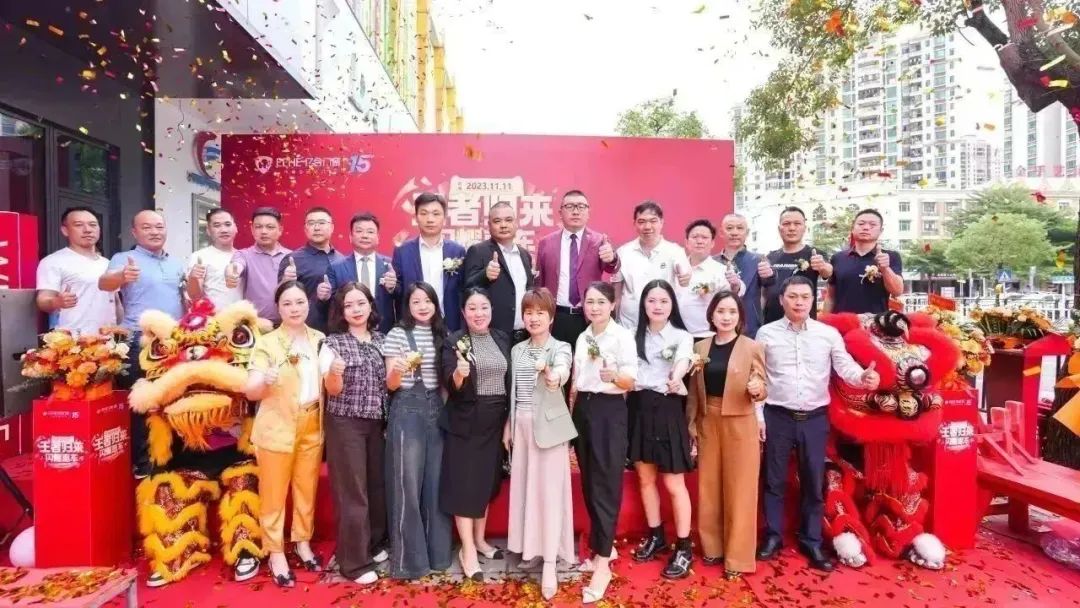 開業慶典現場嘉賓合照